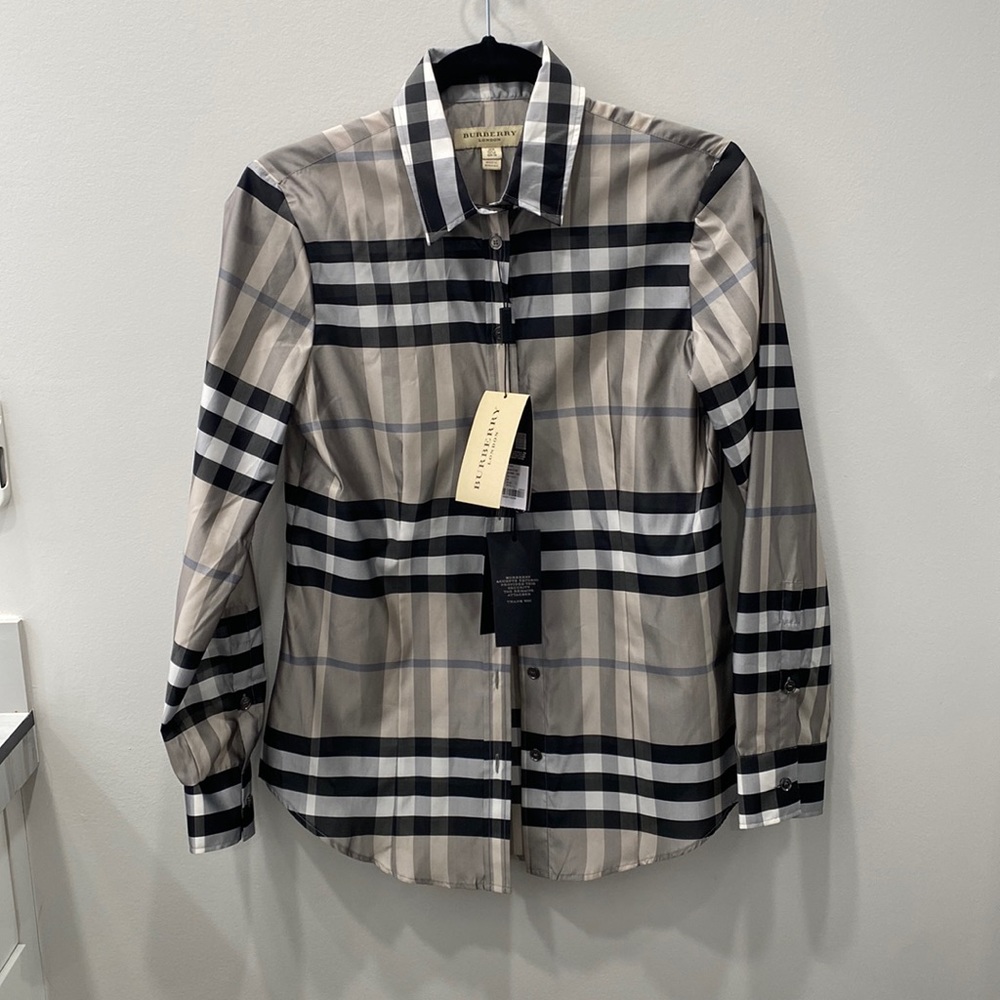 Burberry beat check button up in size 4 NWT